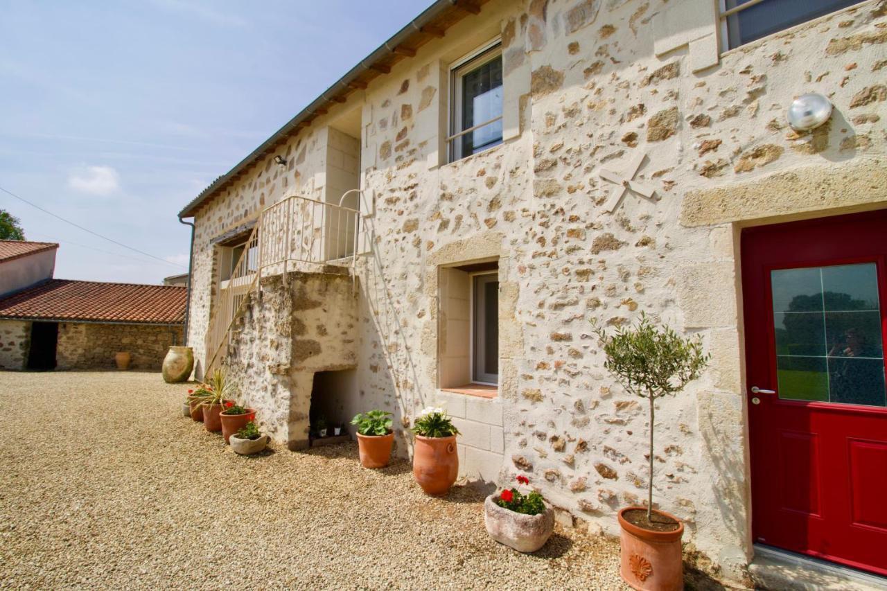 Bed and Breakfast O Trois Oliviers Louin Exterior foto