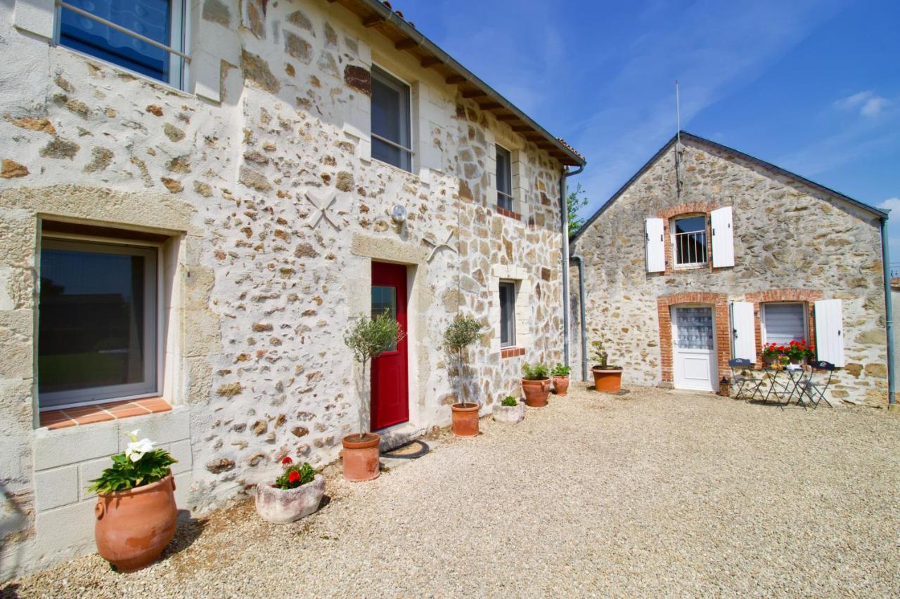 Bed and Breakfast O Trois Oliviers Louin Exterior foto