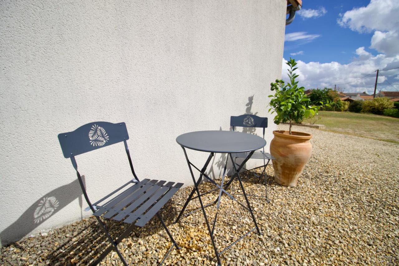 Bed and Breakfast O Trois Oliviers Louin Exterior foto